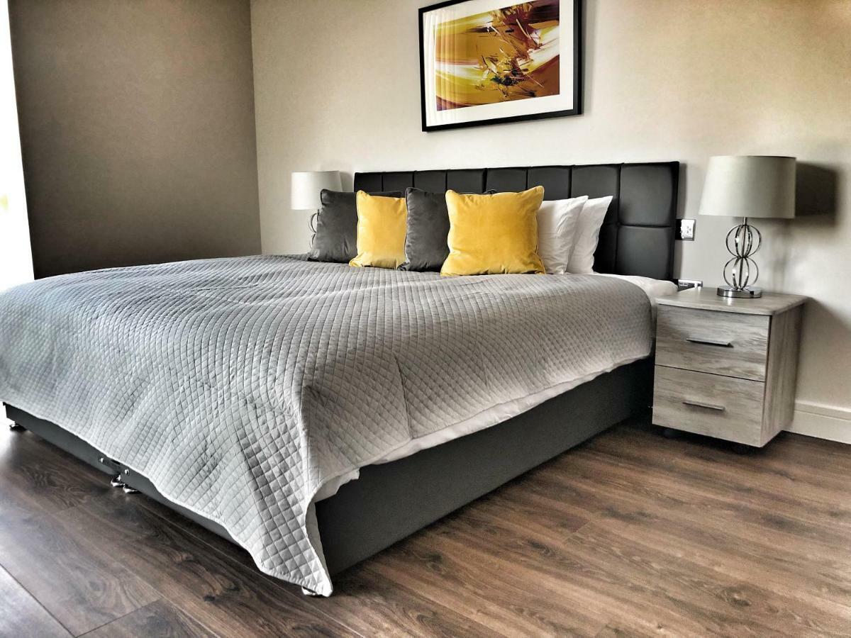 Amazing & Spacious 2 Bed 2 Bath Luxury Apartment With Balcony Free Wifi Sleeps 6 Bushey Exterior foto